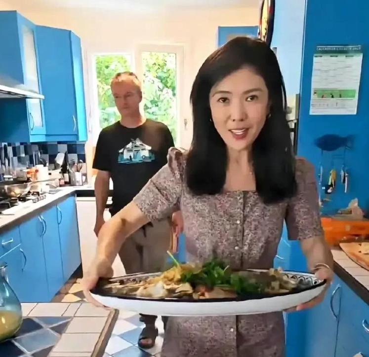“法兰西第一女仆”苏芒，曾经国内某时尚杂志的主编，在参加综艺时，她刻意鼓吹女权，