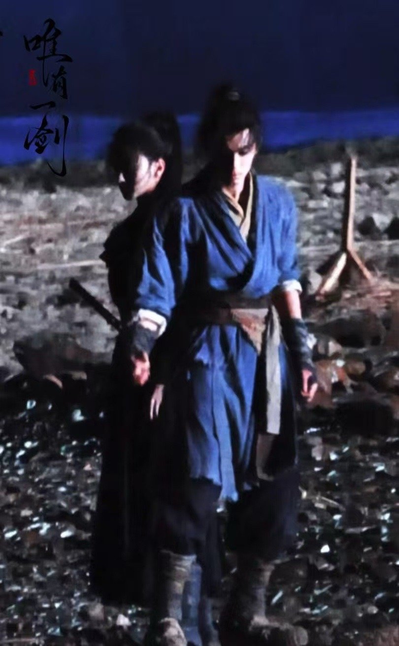 吴磊用芦苇杆止鼻血吴磊新戏这造型是“真·风餐露宿”啊！破衣服配上芦苇荡的背景，鼻