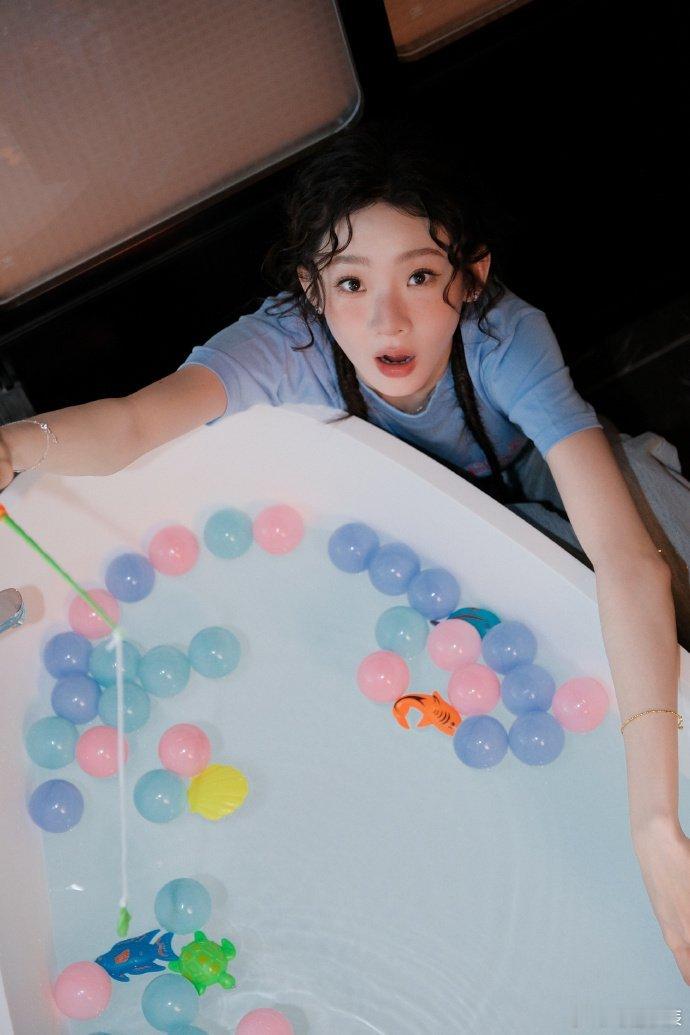 张艺凡也难hold住这段烫嘴rap连张艺凡都拿不下这段rap，硬糖少女也扛不住！