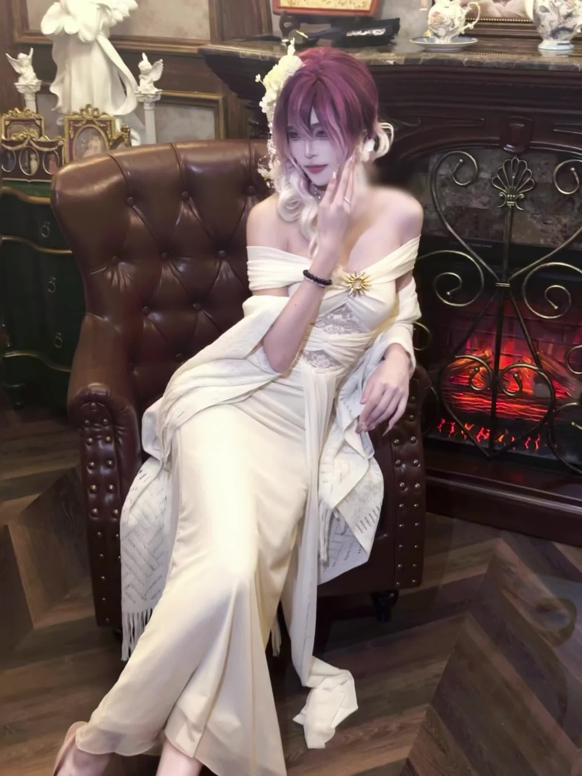 总以为能刀枪不入  可每当想起那张朝思暮想的脸时就下起了雨