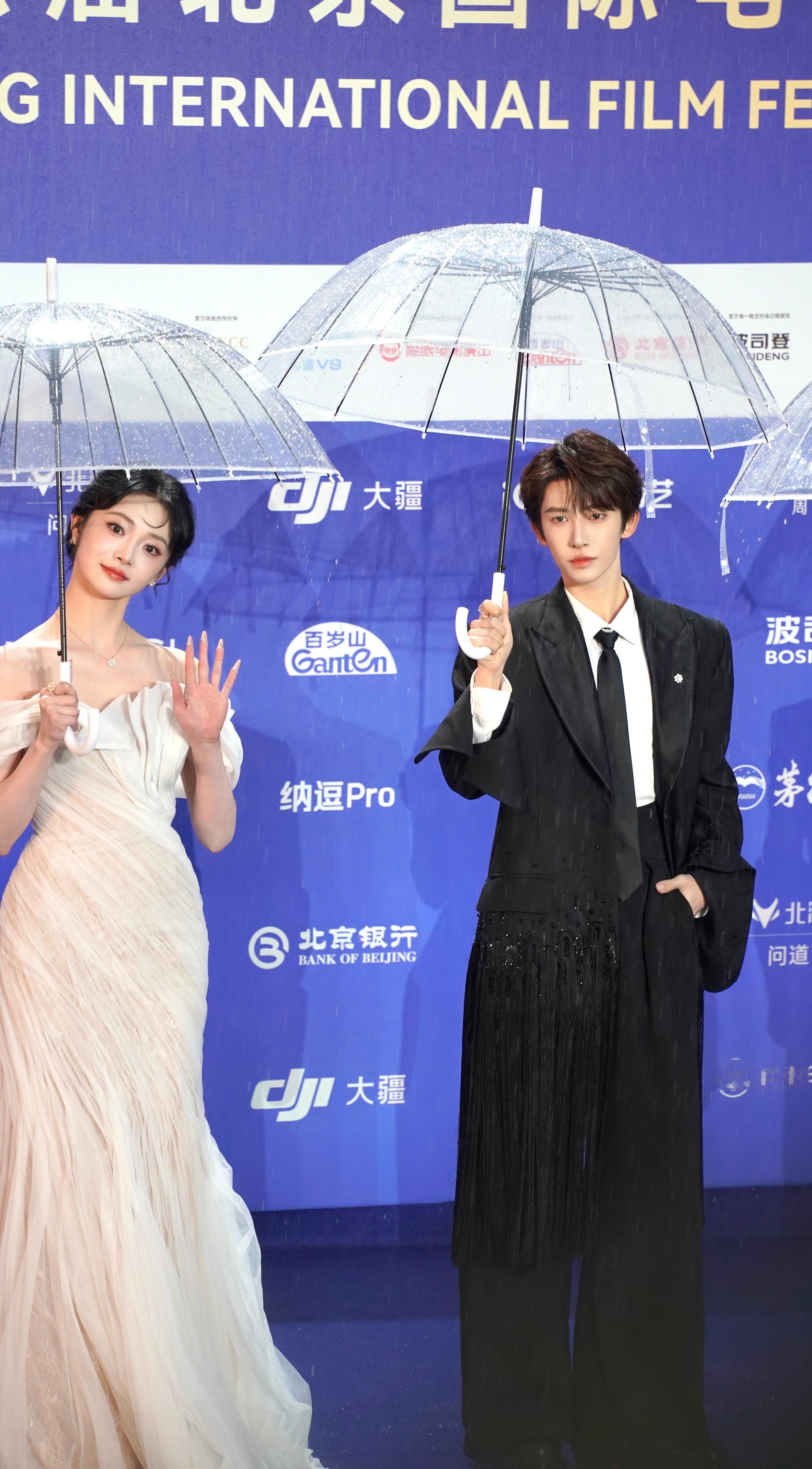 发一下北京国际电影节 红毯拍的刘宇，说实话以前确实不了解刘宇，只知道他是偶像男团