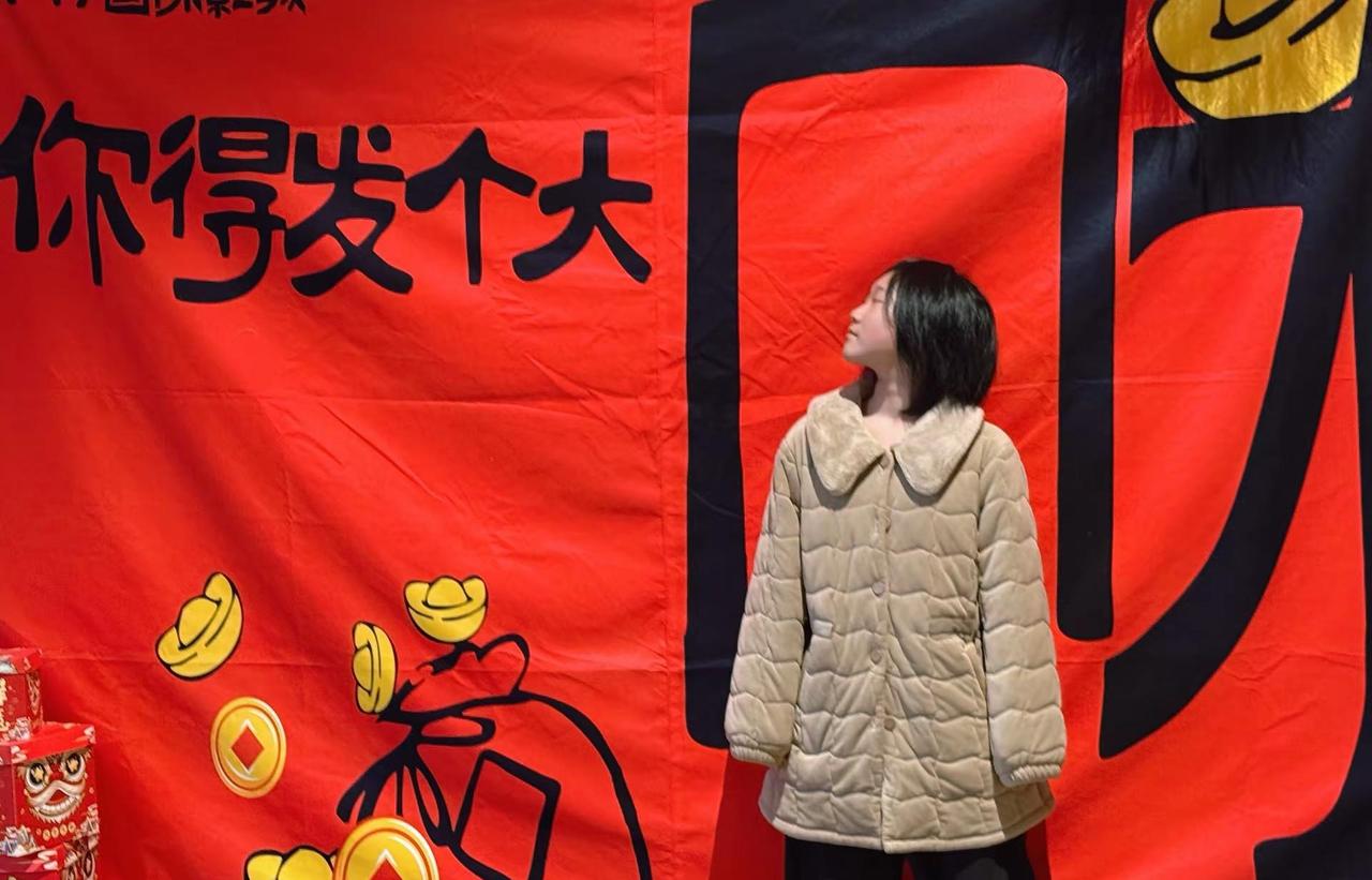 两姐妹看电影 胶片定格的一瞬间