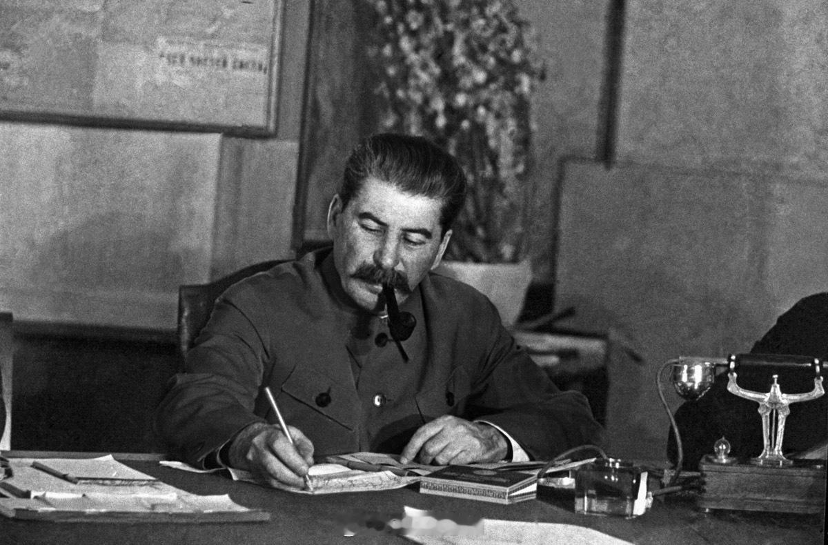 历史上的今天，85年前的1941年9月3日斯大林给英国首相丘吉尔写了一封求援信，