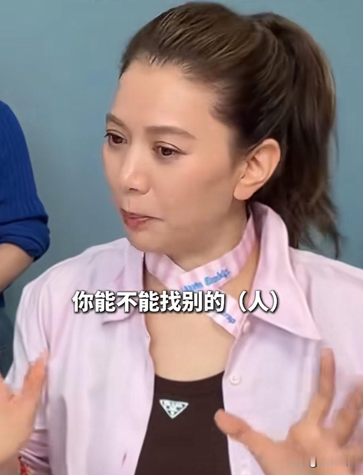 papi酱问袁咏仪“你跟蔡少芬现在谁普通话比较好一点。”袁咏仪很激动说“我跟你说