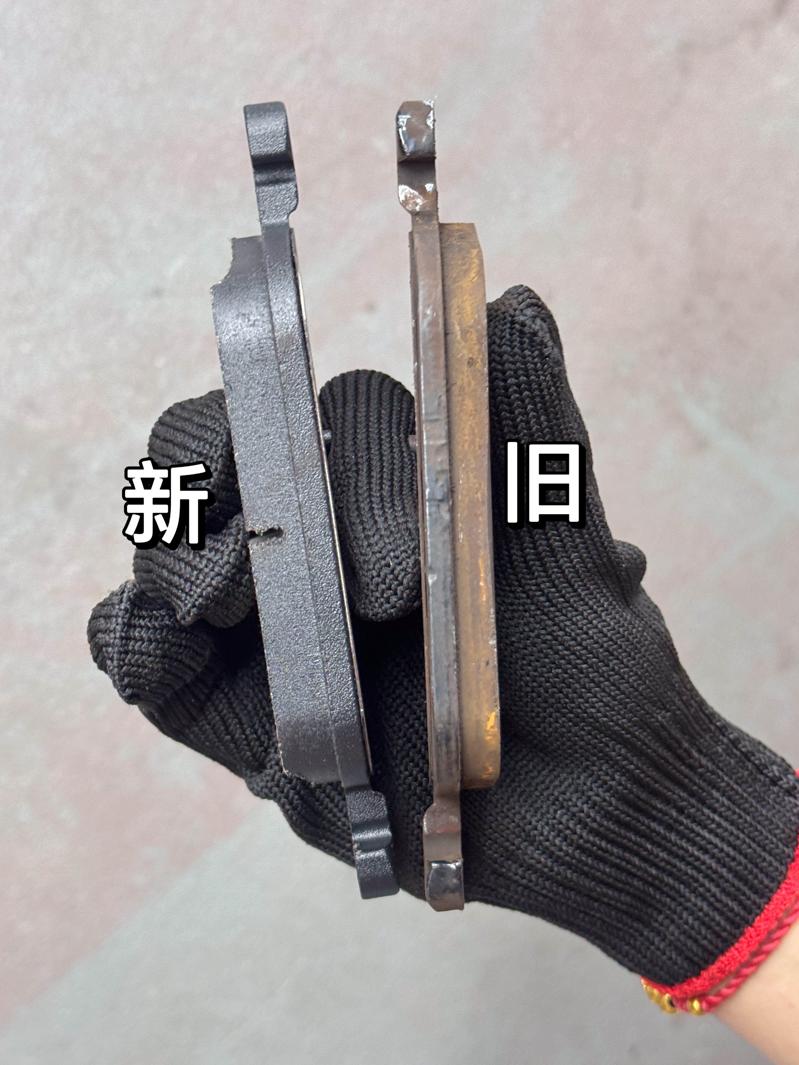 不少车主保养的时候，都会纠结刹车片到底要不要换。刹车片侧边一般都有磨损限位槽，磨