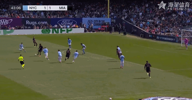 布莱特传球，梅西胸部停球后射门，可惜偏出了！纽约城vs迈阿密国际