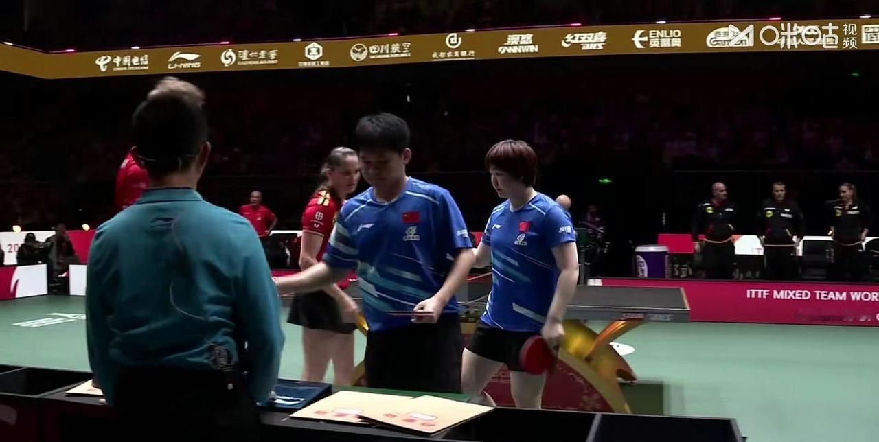 第二局栋曼组合从0-7追到13-11拿下[赞][奋斗]！
最终第一盘林诗栋/蒯曼