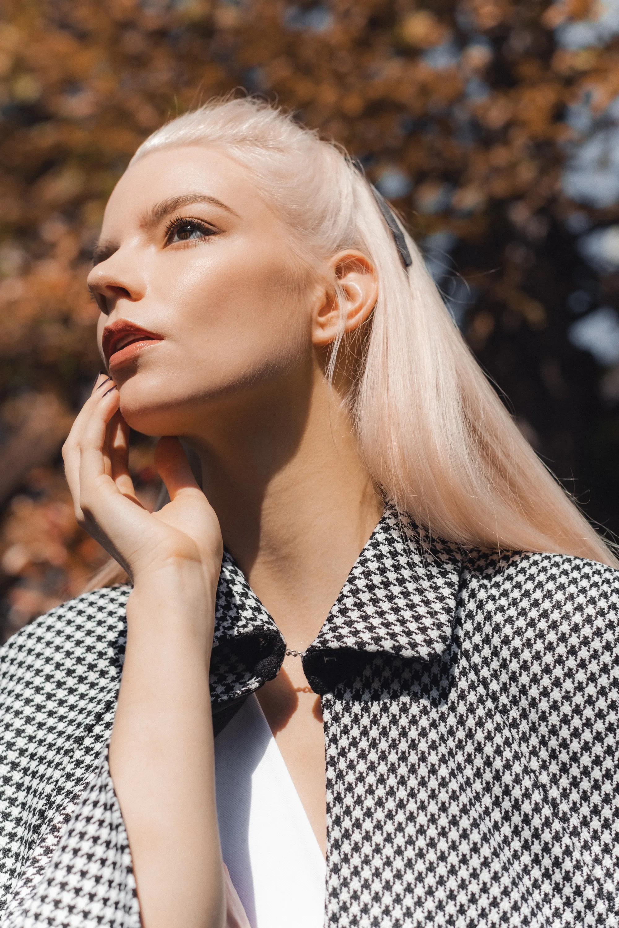 安雅美爆！Anya Taylor-Joy超美亮相巴黎时装周看秀幕后写真美图大赏！