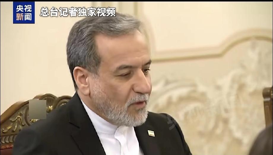 当地时间4月27日，伊朗外交部长阿拉格齐到访俄罗斯，与普京举行会晤。会晤期间，普