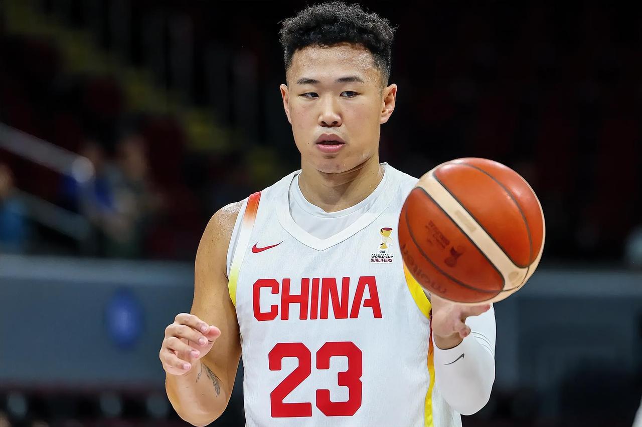 中国男篮大将贺希宁真是太拉胯了！在今天中国男篮89-87战胜黎巴嫩男篮的比赛中，