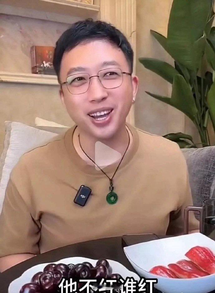 于正夸陈哲远他不红谁红啊这，于正和粉丝说不会在意陈哲远粉丝的想法，改变不了吴谨言