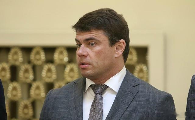 俄罗斯国家杜马信息政策委员会主席谢尔盖·博亚尔斯基说：“有了Max信使，俄罗斯与