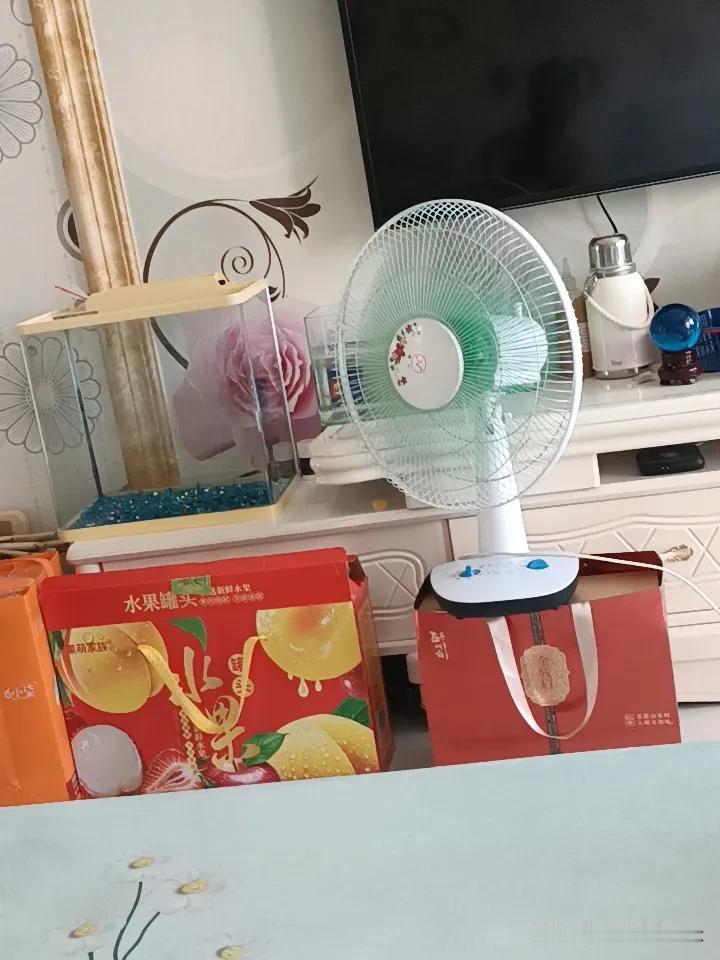 大夏天喝热水，穿牛仔裤，再热也不开空调的奇葩人你们见过吗？
我是一个70后，从小