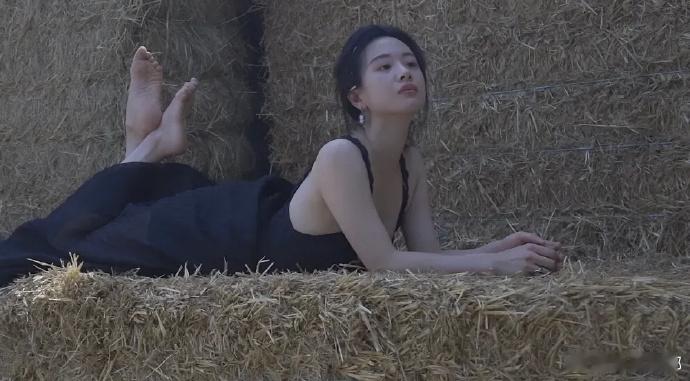 李梦性张力绝了，让李梦来演白鹿原，应该不输张雨绮，这股慵懒妩媚劲 太顶了 ​ ​