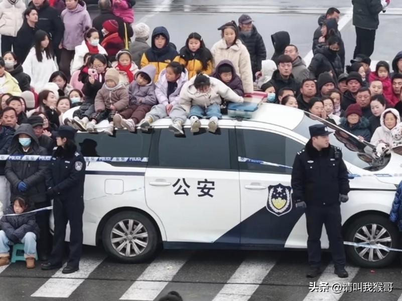 今年社火最有意义的画面……