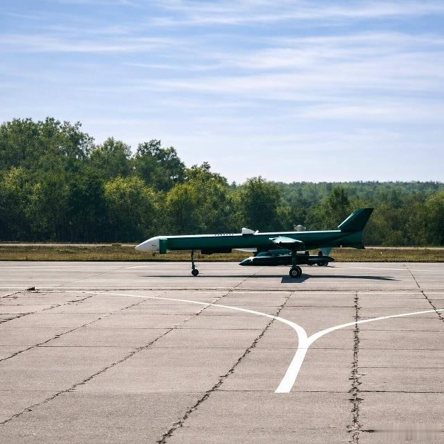 挂载新型“班德罗尔”巡航导弹/自杀式无人机的俄军“猎户座”高空长航时察打一体无人