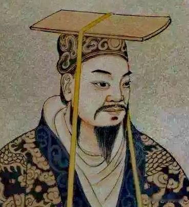 王莽篡汉后，天下人心思汉。卢芳敏锐地抓住了这个千载难逢的机会，编造了一个惊世骇俗