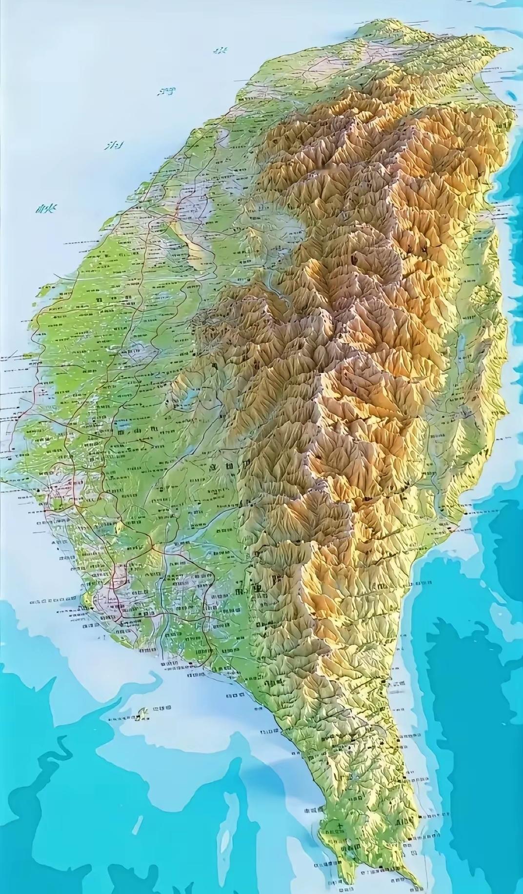 台湾岛天生向着中华大地，海峡一侧为平原地形，海岸多沙滩，大洋一侧隆起，海岸多山地