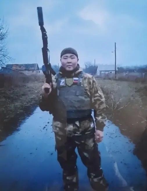 来自图瓦共和国的小胖胖诺布·拉格瓦·安德烈耶维奇在乌克兰被击毙了。简介上说他乐观