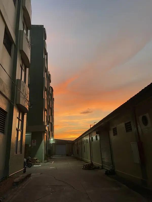 你们经历过心累的时刻吗？我有回工作压力大到爆炸，坐在电脑前一整天，文档都没敲出几