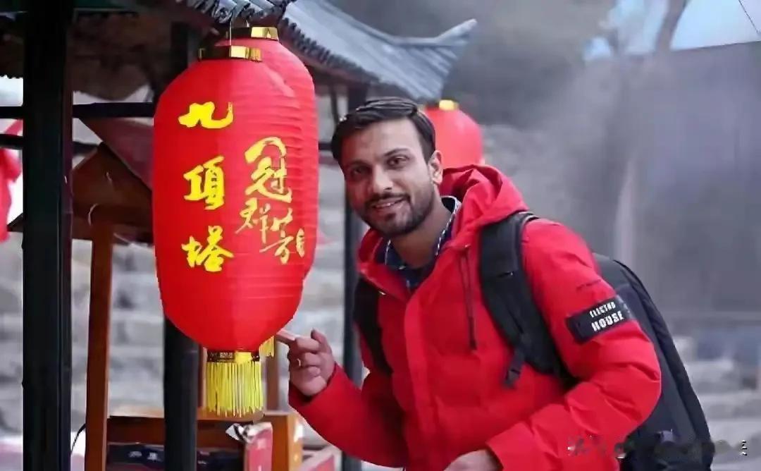 2017年，317万中国人飞往美国；2025年，200万美国人涌入中国

这两组