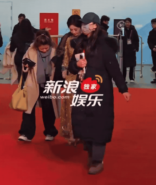 微博之夜，杨紫现身～ 