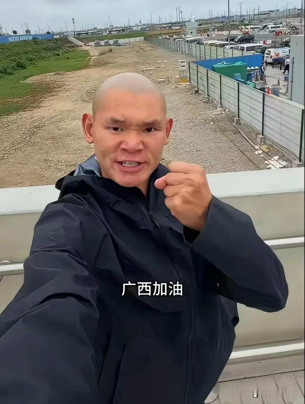 大家不要再羡慕湖远行了。我们永远不可能成为他。原因很简单，不是每个人赚了钱都舍得