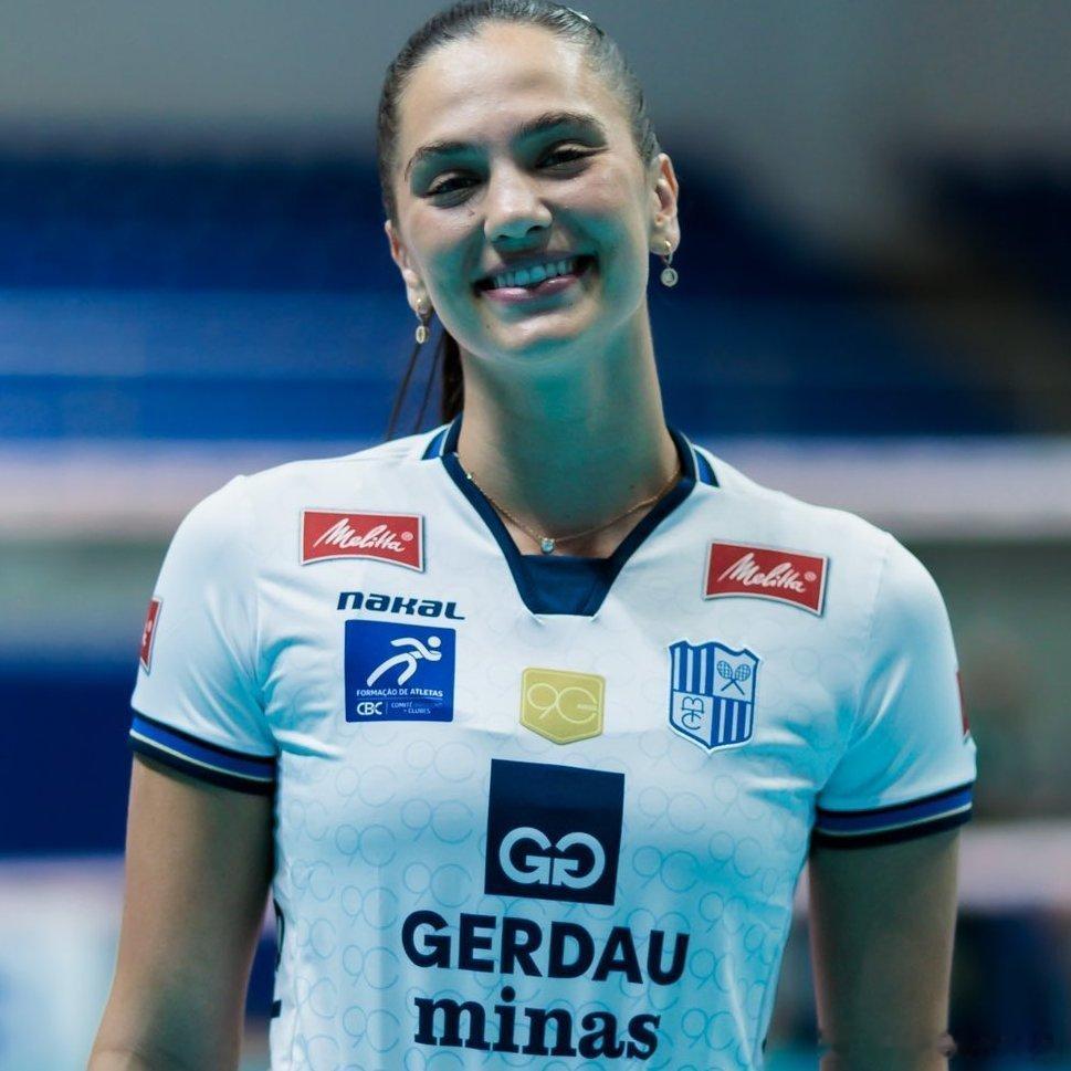 - 你以哪些外国拦网手为榜样？你喜欢关注和欣赏哪些球员？⚡️茱莉亚.库迪斯：说实