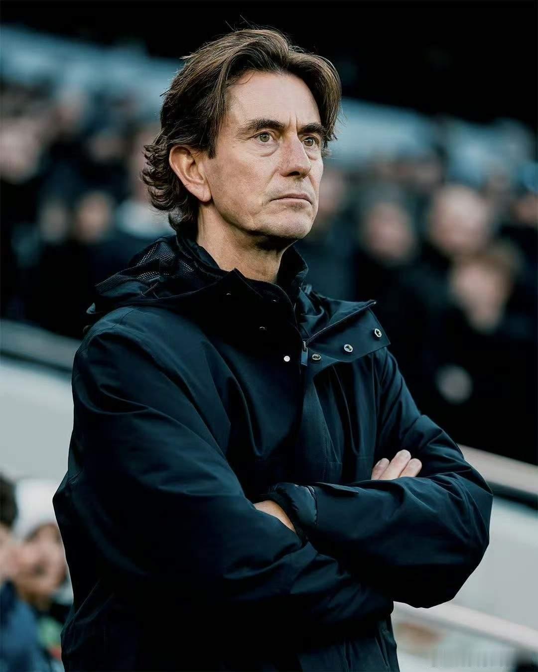 弗兰克下课是必然的……一大原因就是他太在乎热刺的工作了，只想哄着球员。热刺那帮球