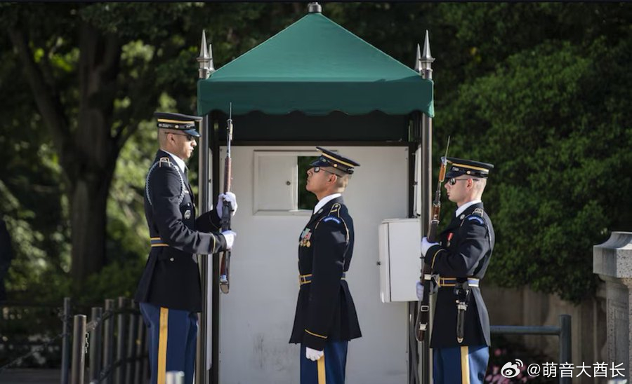 美国退伍军人唐纳德·特朗普说巴伦不能在美国军队服役，因为他太高了。这是玛拉基·汉