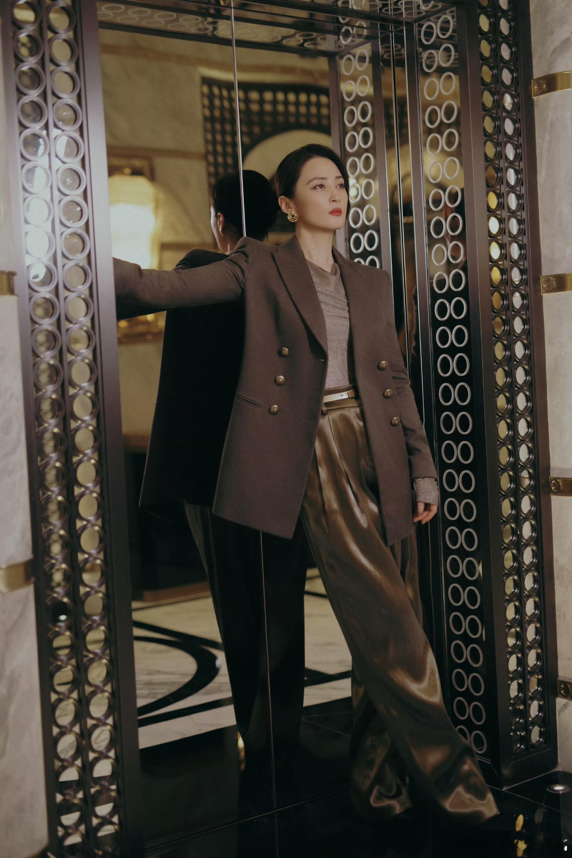 蒋勤勤气场足到头顶蒋勤勤气场蒋勤勤的脸真的很耐看，越看越有味道，骨相好到让人服气