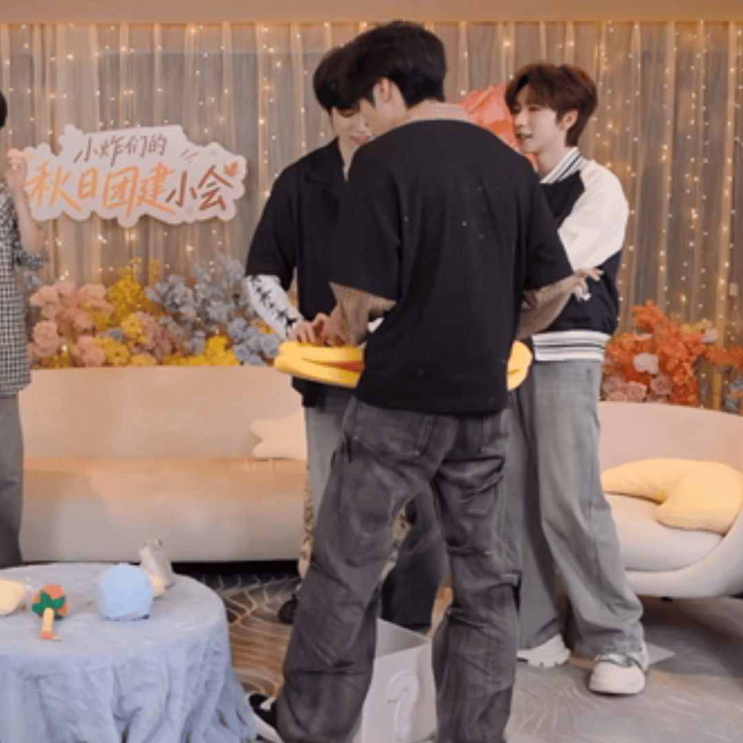 交换的时候顺便牵个手无疑是舒适的[笑cry] ​​​