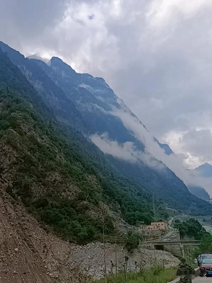在山水之间，书写平凡的日常

有人总以为，工作是为了逃离琐碎，奔赴远方的霓虹。但