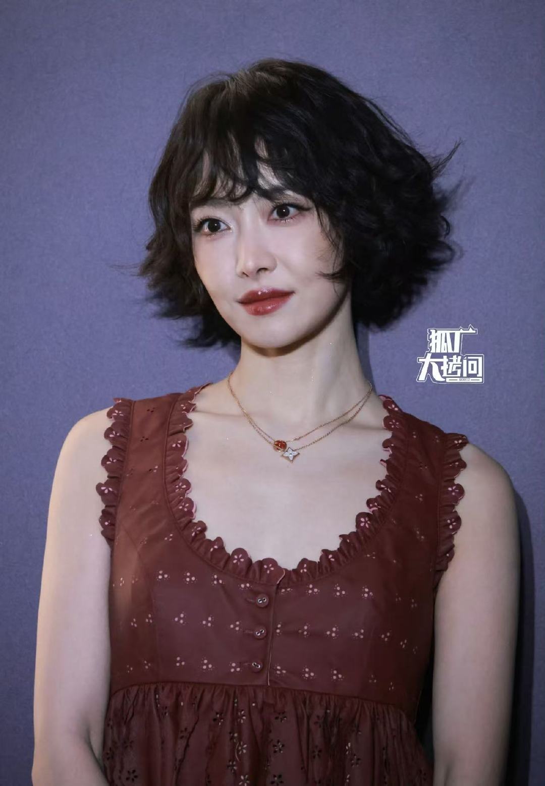 宋茜酒红色连衣裙短发宋茜酒红色连衣裙宋茜酒红色连衣裙好美 