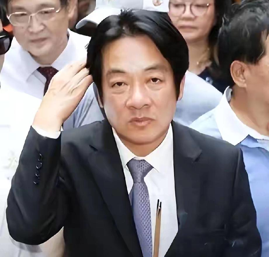 美国彻底不装了，直接要台岛交“保护费”，赖清德之流也迅速进行附和。但让美国没想到