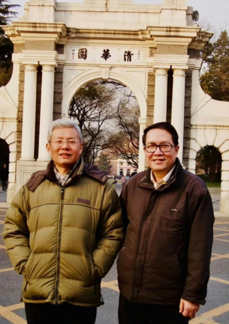 张维为、高志凯和这两个人比，谁是大学者？谁的知识水平更高？