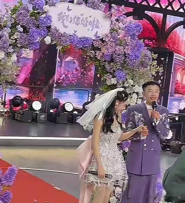 2026年1月15日，江苏江阴海澜飞马水城沉浸在一片喜庆的海洋之中。知名网红郭有