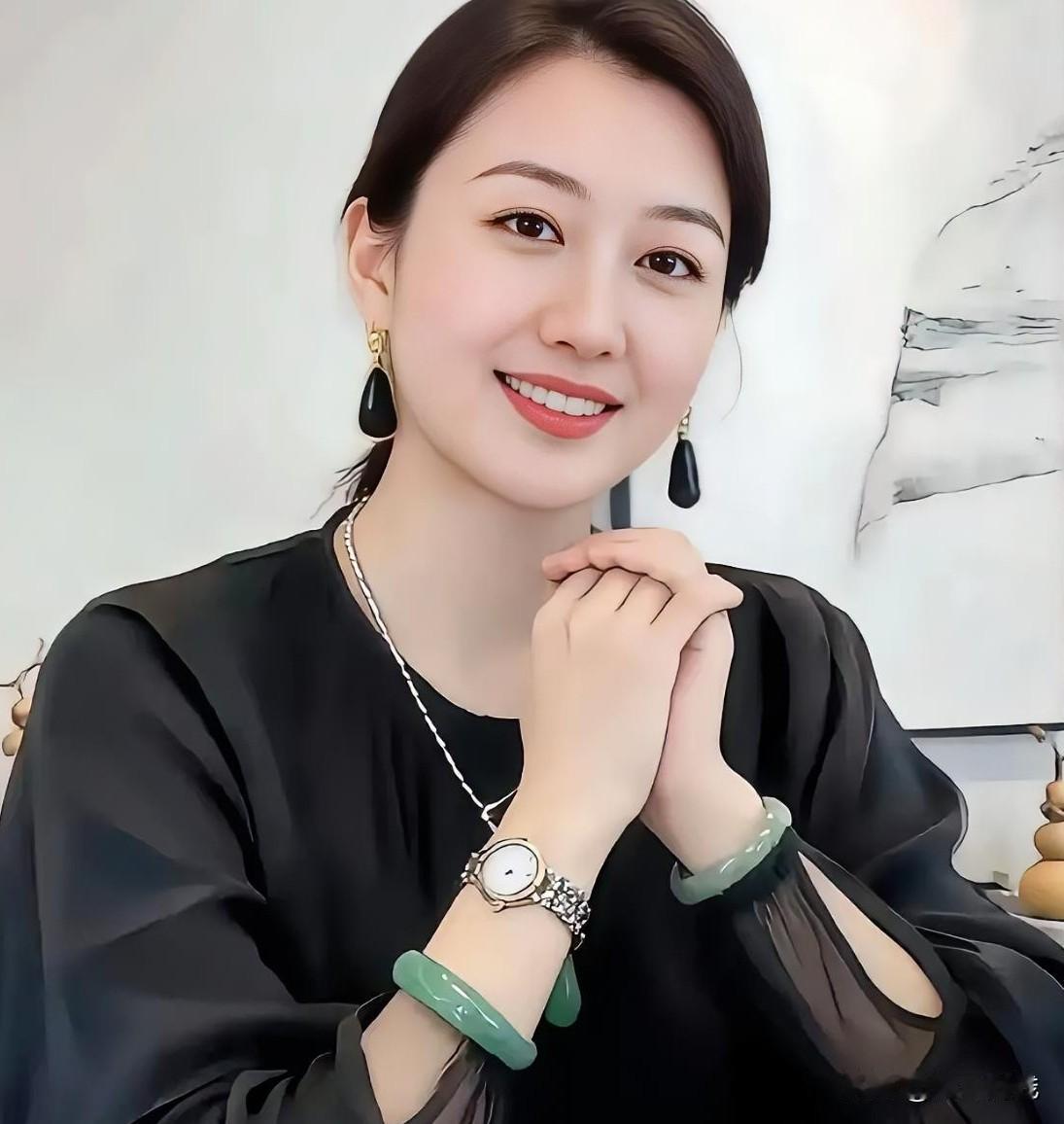 自古以来成熟的女人都是受欢迎的，不管是过去，现在，还是未来，成熟稳重，知书达理，