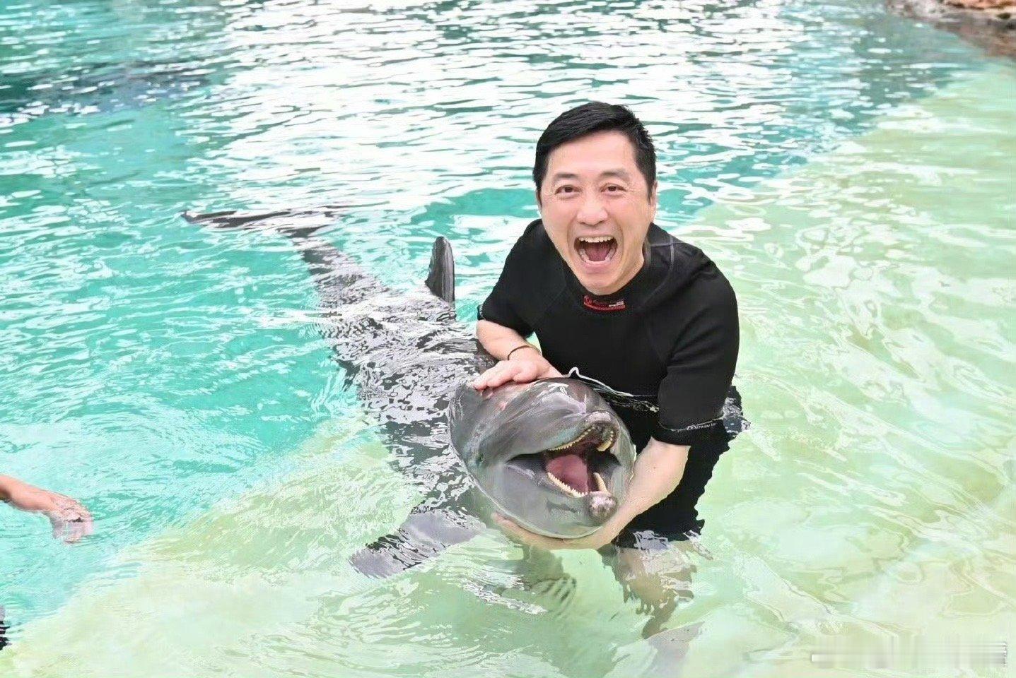 庾澄庆64岁上班状态 庾澄庆64岁录《声生不息》的上班路透太圈好感！休闲装扮自在