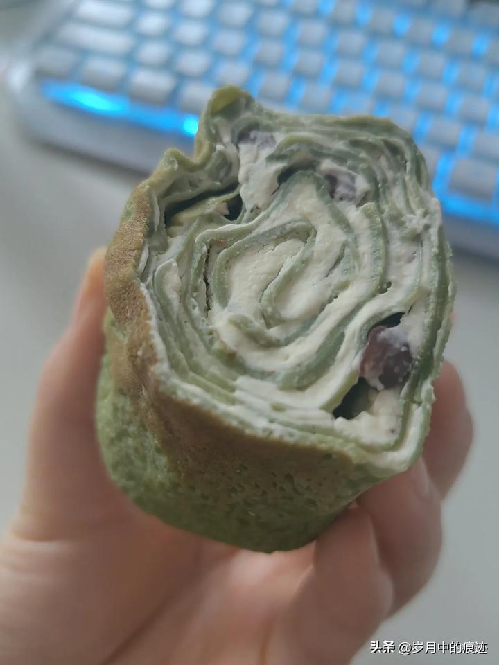 表姐今天休息。下着雨呢，中午饭她答应了给我们做饭，做点好吃的😋就开始行动买菜啦