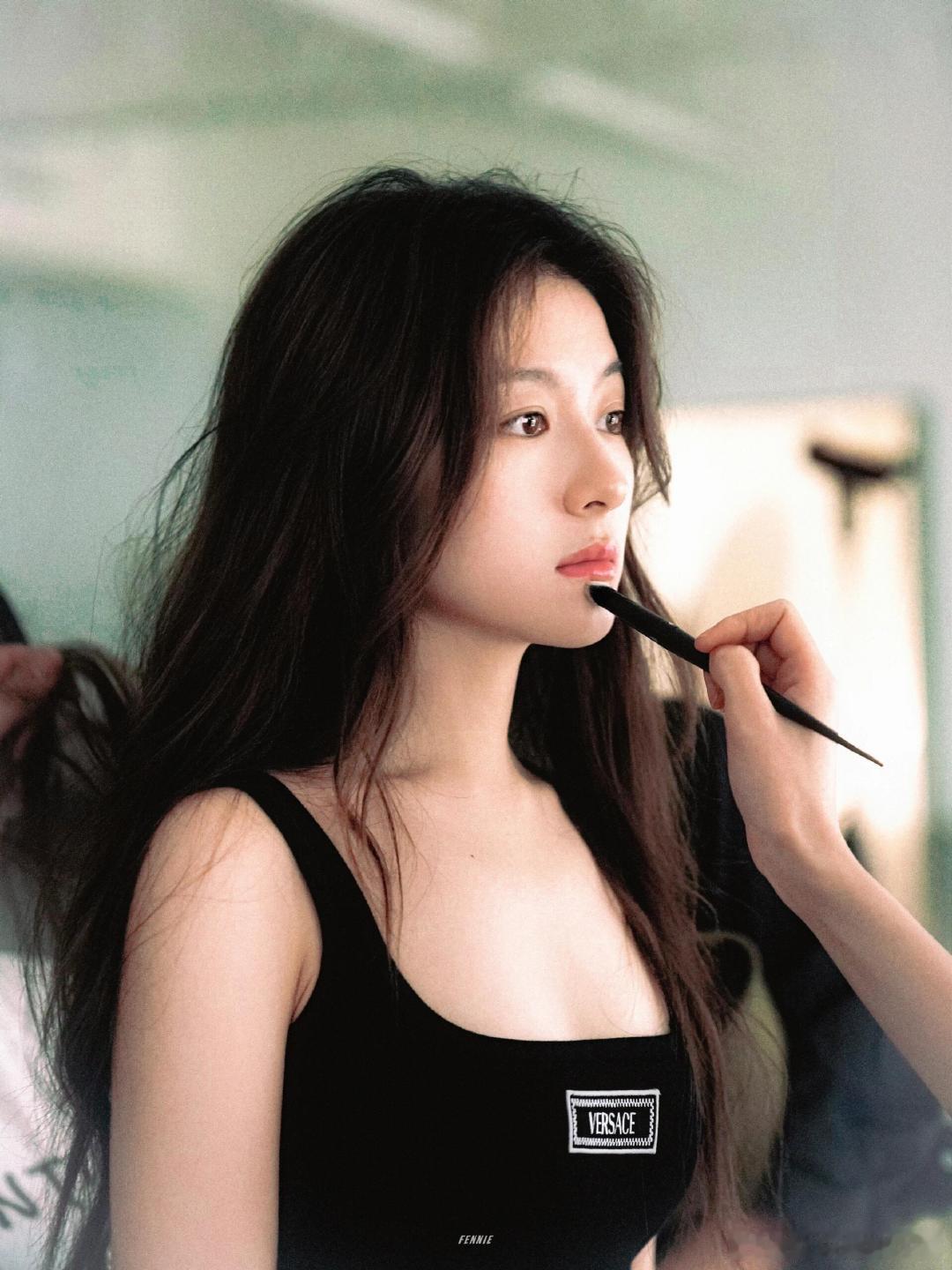 女明星补妆神图女明星补妆出神图这一块，成功get到每位女明星的颜了。女明星补妆照