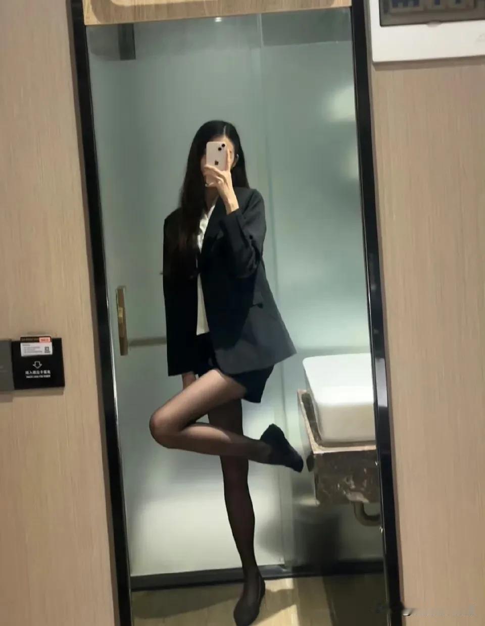 #男人真正爱一个女人是什么样子？#那一定是满眼都是你，时刻惦记、担心你，不忙的时