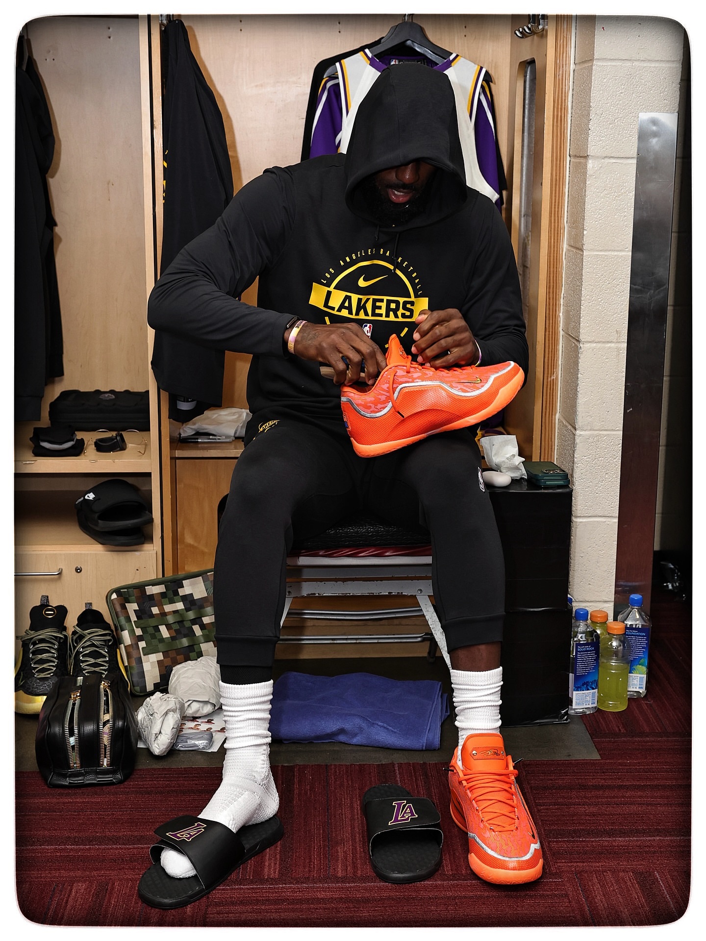 昨日对阵火箭剪影湖人vs火箭