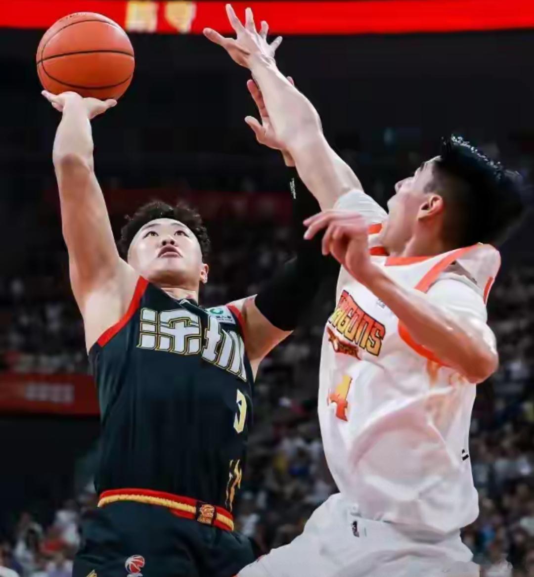 深圳男篮15连胜深圳男篮vs宁波男篮 15连胜队史第一！贺希宁30分引领深圳胜宁