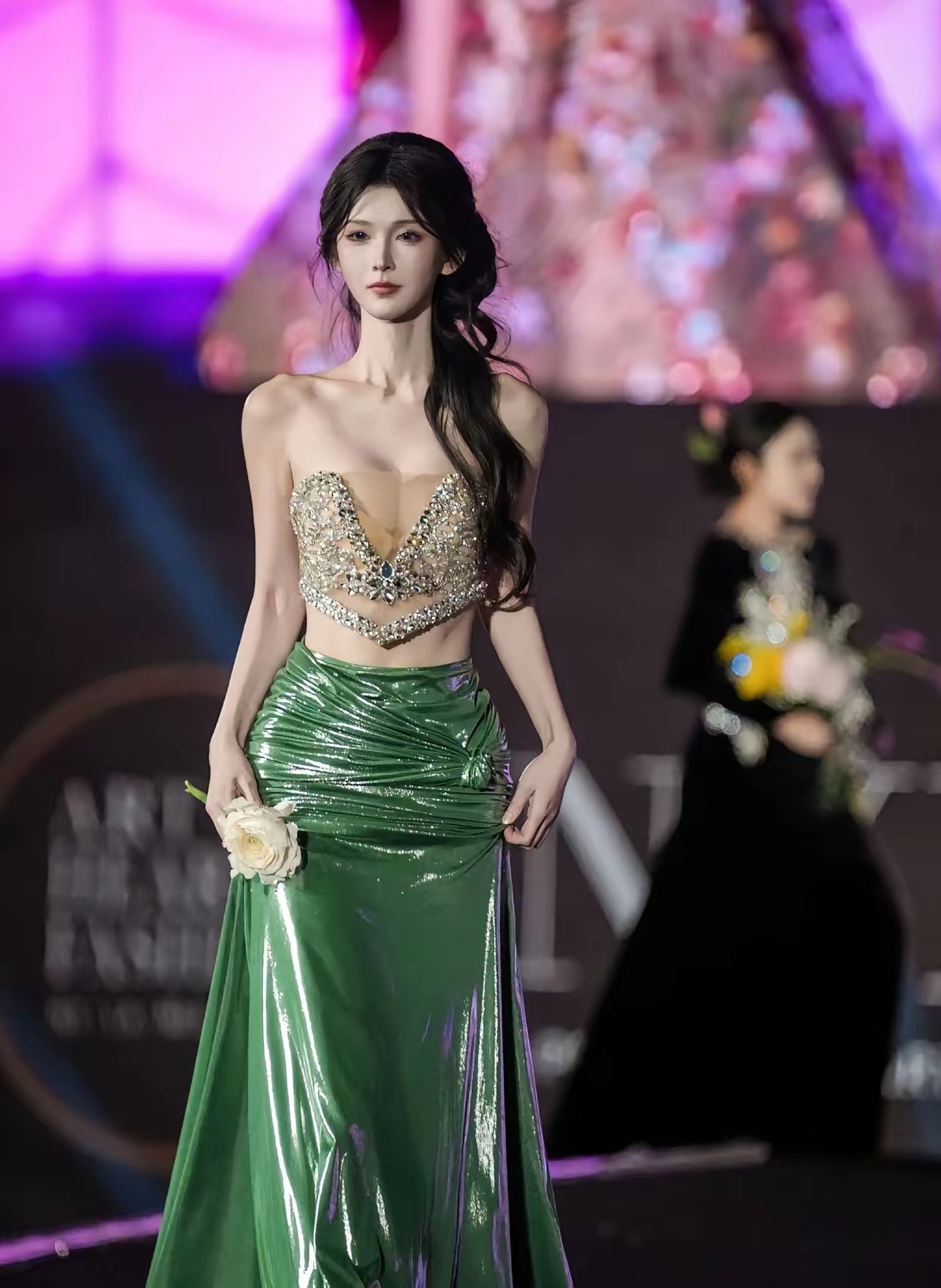 难怪叫纸鱼，这气质真的像美人鱼本鱼！ 