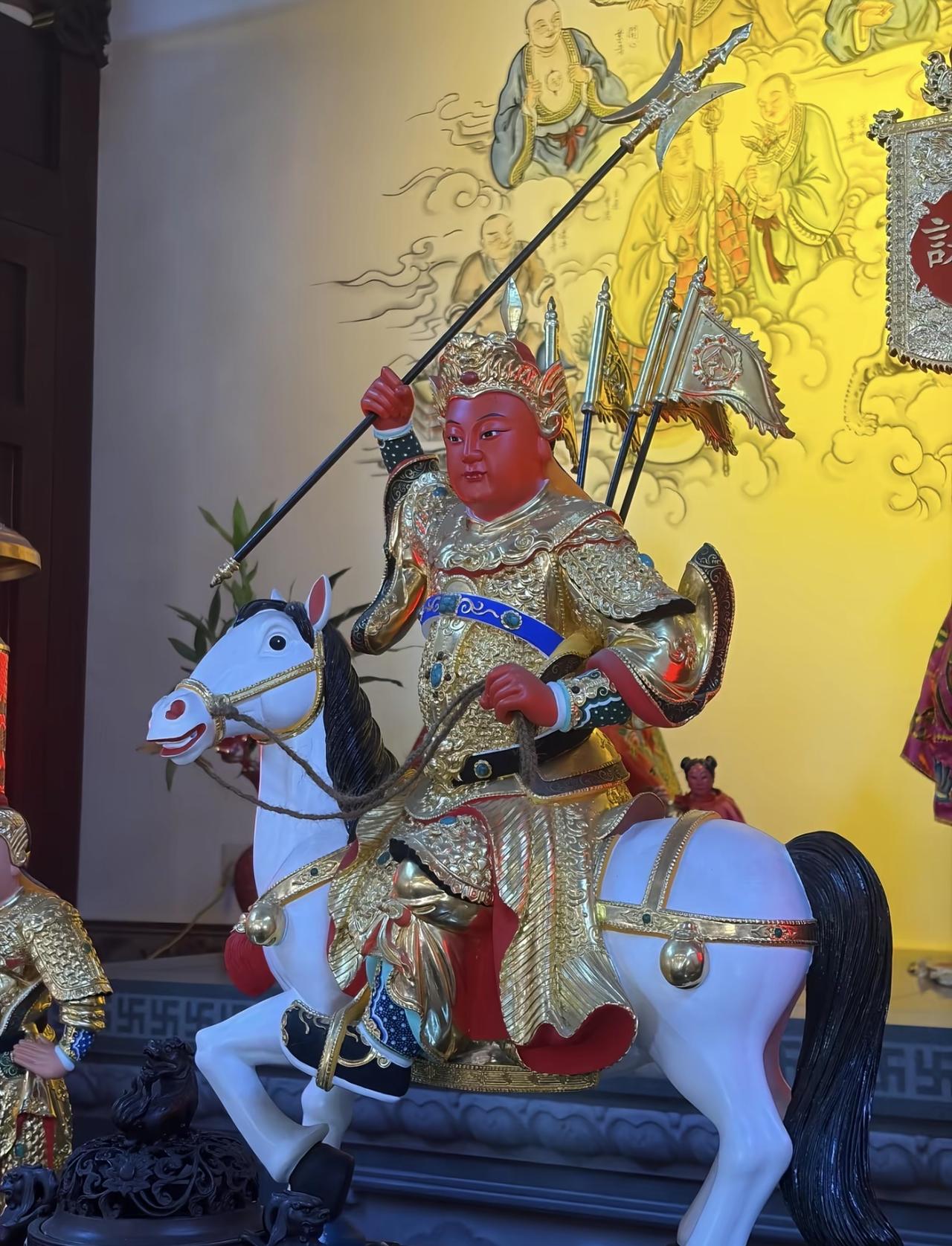 很多年后你会发现，曾经以为刻骨铭心的痛，早已无关痛痒；曾经以为会念念不忘的人，不