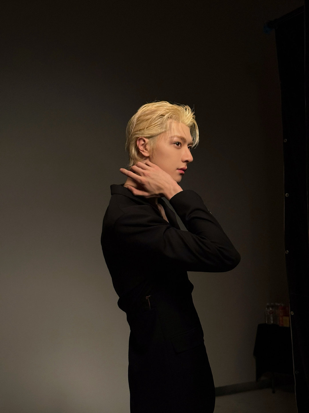 这还是我认识的林一吗狠狠被林一惊艳！金发造型实现风格大突破，化身帅气爱豆，禁欲气