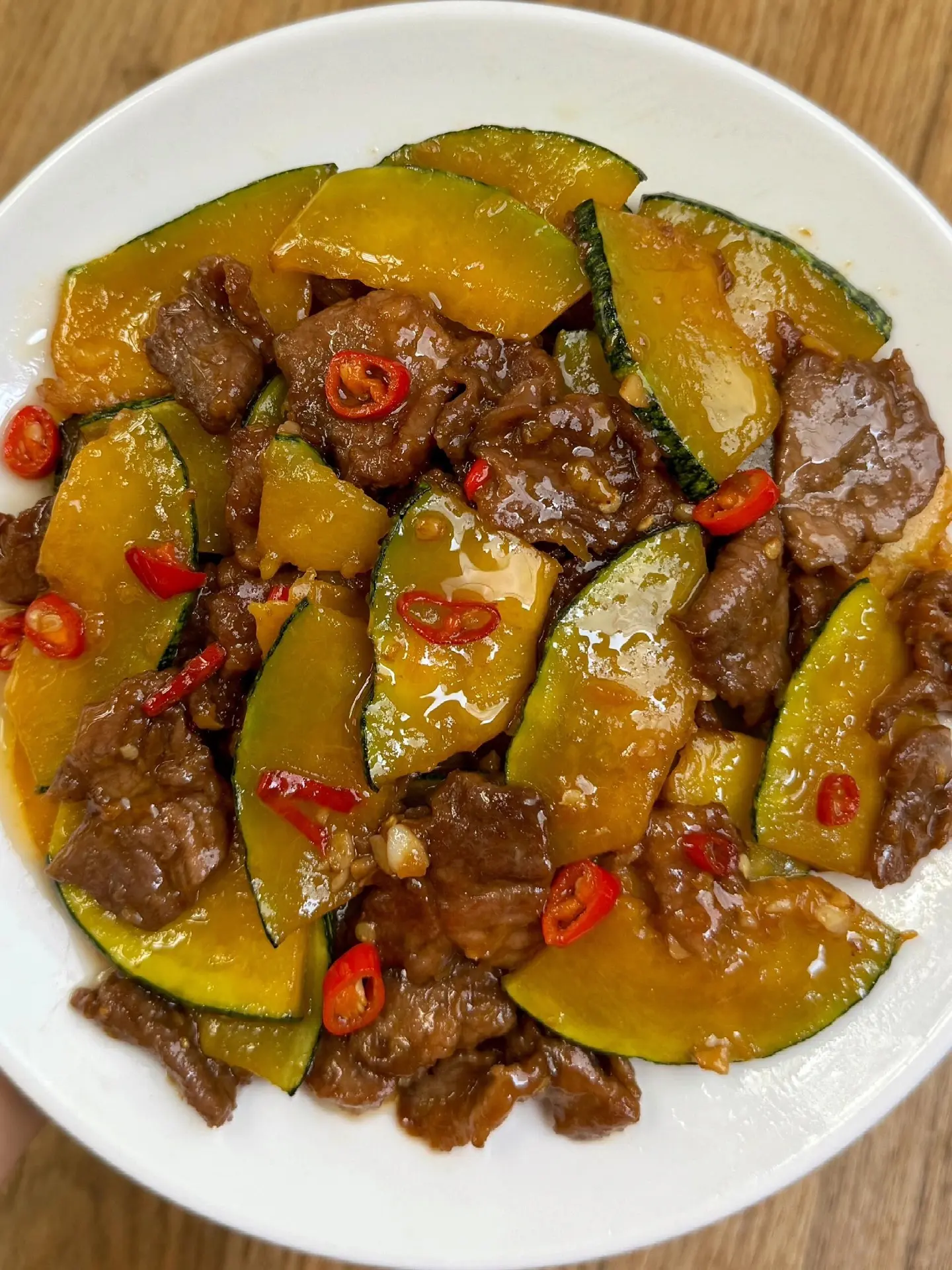 不知道吃啥就去做这个南瓜炒肉吧。真的非常的好吃 而且做法非常简单 新手...