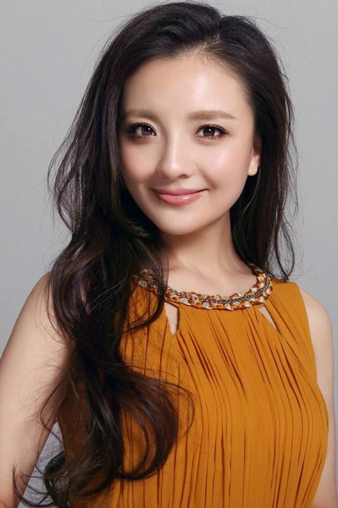 演员，孙茜说，我是军人出身，原来在上海当兵，像我这种真正摸爬滚打过的，我也甚至被