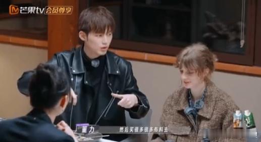 胡静 阿诺你对得起我们对你的夸奖妻子的浪漫旅行胡静夸起人来真有一套，阿诺被夸得不